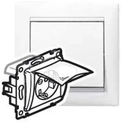 Розетка 1-местная с заземлением с защитными шторками и крышкой 16А IP44 белый VALENA DIY