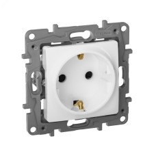 Розетка 1-местная с заземлением с защитными шторками 16А белый ETIKA
