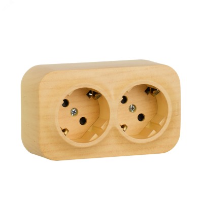 Розетка 2-местная для открытой установки с заземлением с защитными шторками с предварительным подключением 16А дерево QUTEO