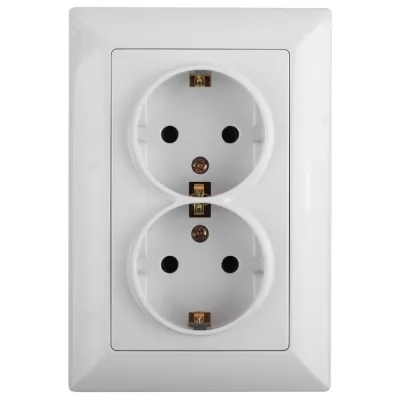 Розетка Intro Solo 4-208-01 с заземлением двойная 2X2P+E Schuko со шторками, 16А-250В, IP20, СУ, белый