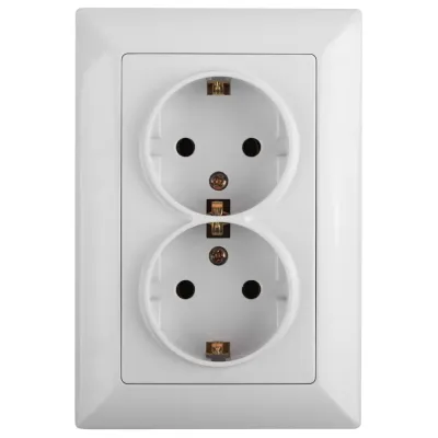 Розетка Intro Solo 4-205-01 с заземлением двойная 2X2P+E Schuko, 16А-250В, IP20, СУ, белый