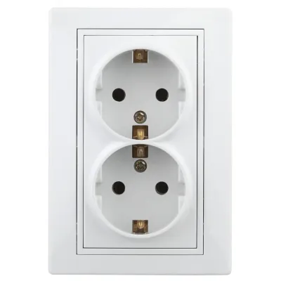 Розетка Intro Plano 1-208-01 с заземлением двойная 2X2P+E Schuko со шторками, 16А-250В, IP20, СУ, белый