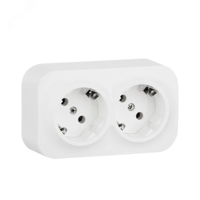 Розетка 2-местная для открытой установки с заземлением с защитными шторками с предварительным подключением 16А белый QUTEO