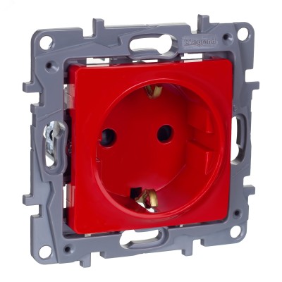 Розетка 1-местная с заземлением с защитными шторками 16А красный ETIKA
