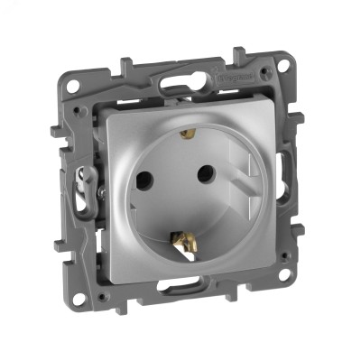 Розетка 1-местная с заземлением без защитных шторок 16А алюминий ETIKA