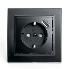 Розетка 1-местная с/з 250В, 16А с защитной шторкой и с USB, серия Эрна, PST16-9011-03, черный