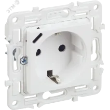 SKANDY Розетка с заземлением с защитными шторками 16А с USB C 18Вт SK-R17W арктический белый IEK