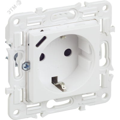 SKANDY Розетка с заземлением с защитными шторками 16А с USB C 18Вт SK-R17W арктический белый IEK